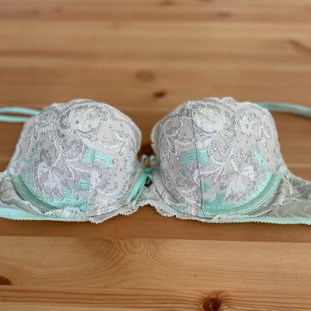 Victoria Secret Mint White Lace with Rhinestones Very Sexy Push-Up Bra 34A